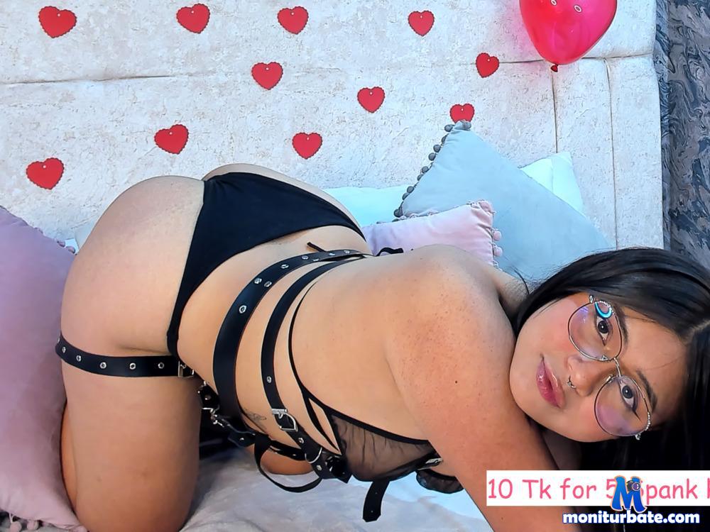 emery-quinn camsoda livecam performer profile