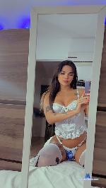 isahot22 Camsoda livecam show performer room profile