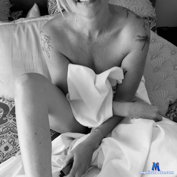 misslmrj camsoda livecam performer profile