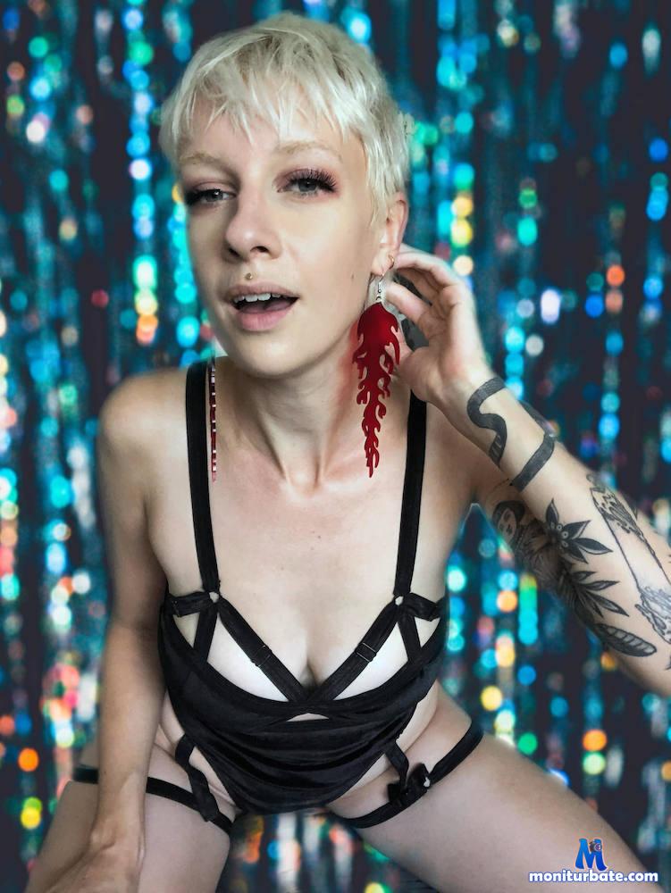 pepper-dagger camsoda livecam performer profile