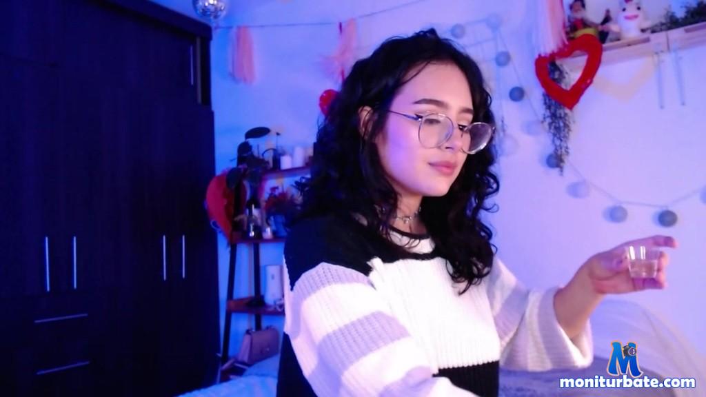laralittle camsoda livecam performer profile