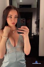 mandeigh Camsoda livecam show performer room profile