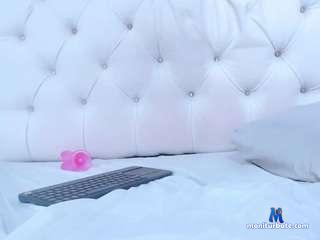 luceromoore camsoda livecam performer profile