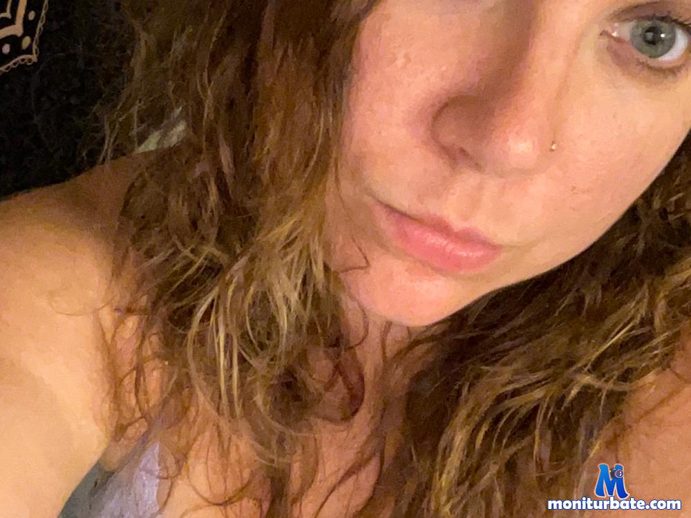 raynethompson camsoda livecam performer profile