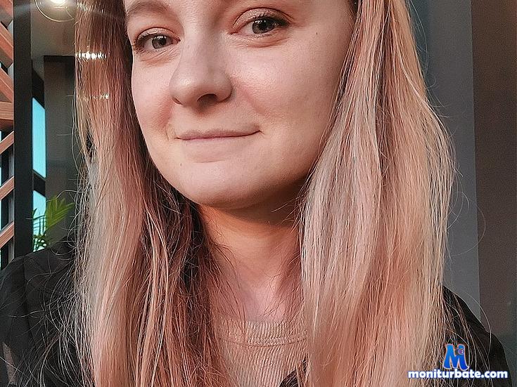 almacute camsoda livecam performer profile