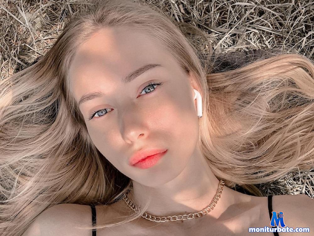 aeli-bloom camsoda livecam performer profile
