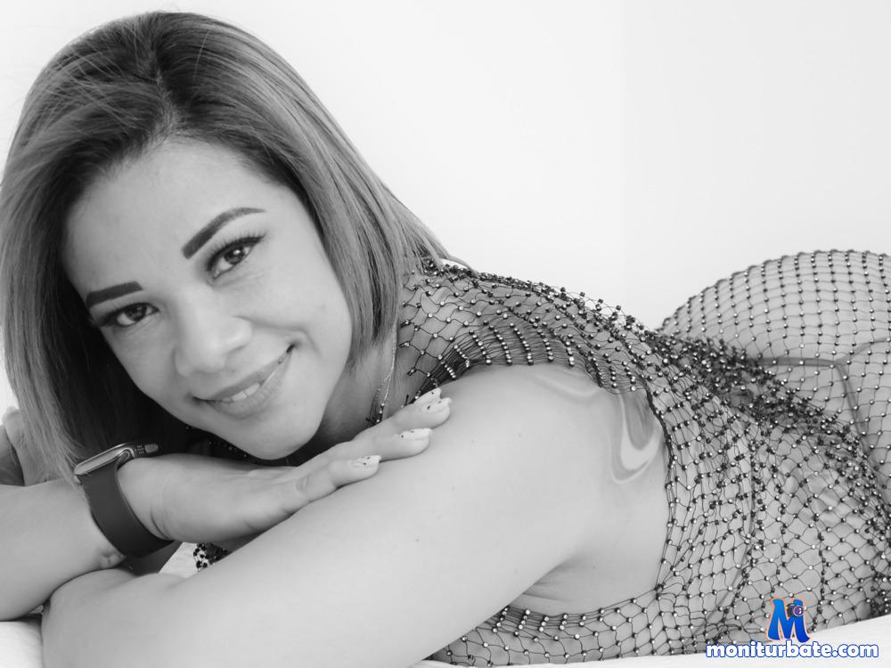 paula-daniela1 camsoda livecam performer profile