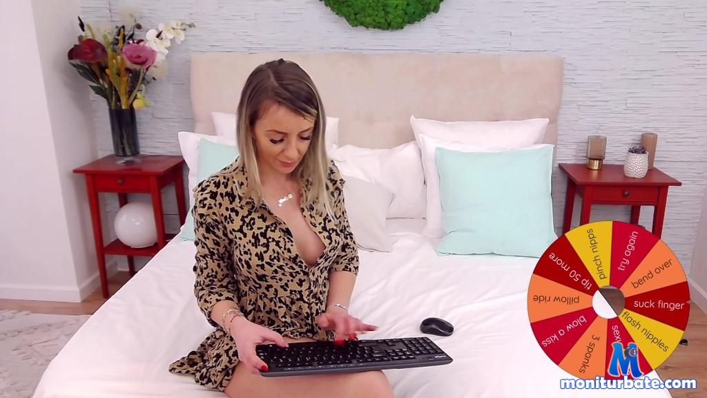 jenniferben Camsoda performer big-tits curvy sexy pussy cum toys shaved-pussy lovense blonde