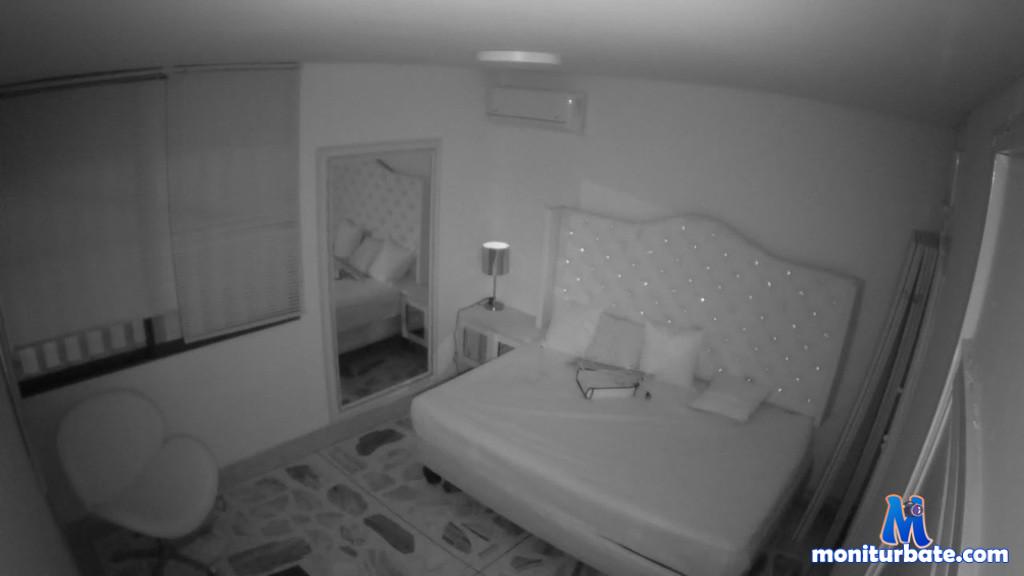 voyeurcam-latina-babe-bedroom-3 camsoda livecam performer profile