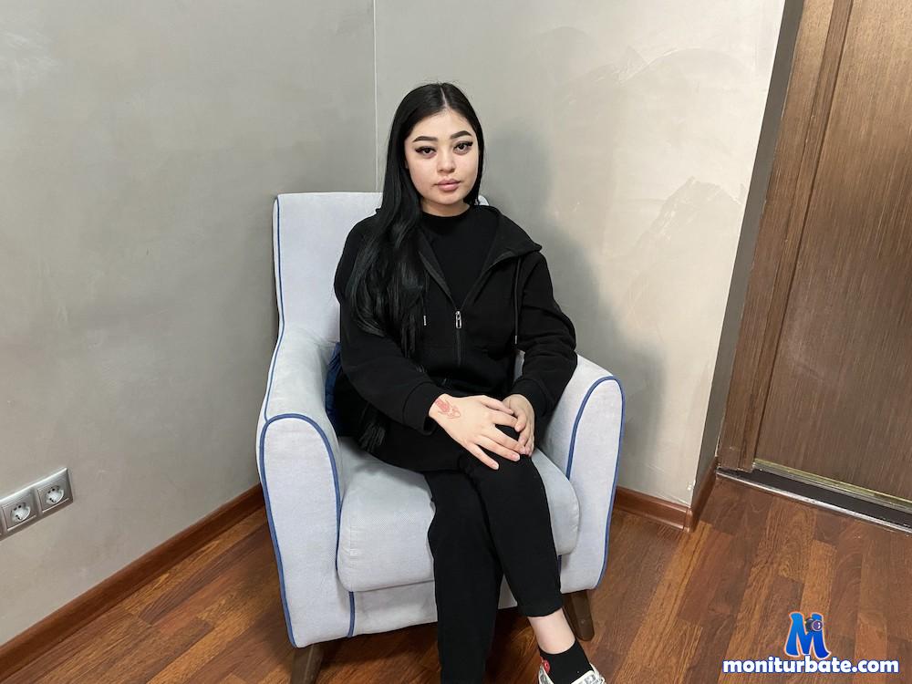 luimoxi camsoda livecam performer profile