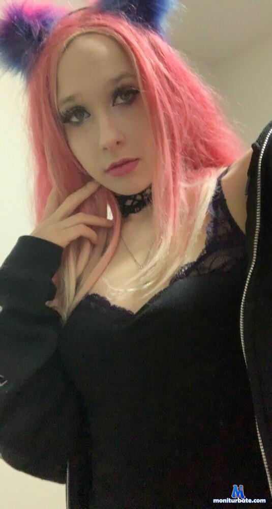 petiteandsweet69 camsoda livecam performer profile