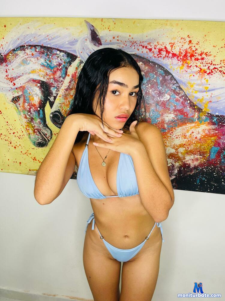 bamby-petite camsoda livecam performer profile