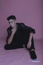 thomasf0ster Camsoda livecam show performer room profile