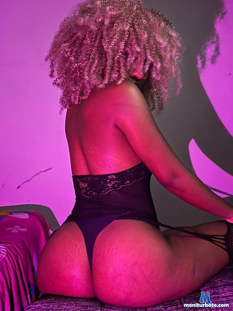 loanadupont camsoda livecam performer profile