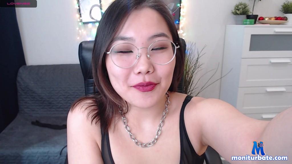 makimoore camsoda livecam performer profile