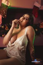 charlottewhiite Camsoda livecam show performer room profile