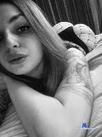 meryl-own Camsoda livecam show performer room profile