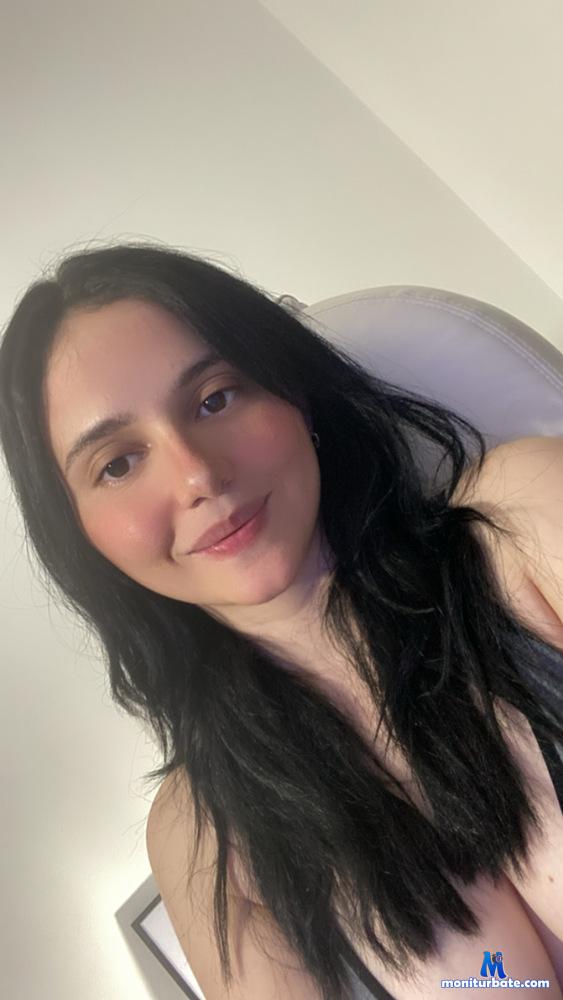 lucia-cute camsoda livecam performer profile