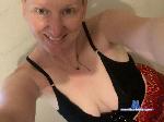 honeyqueenbee Camsoda livecam show performer room profile