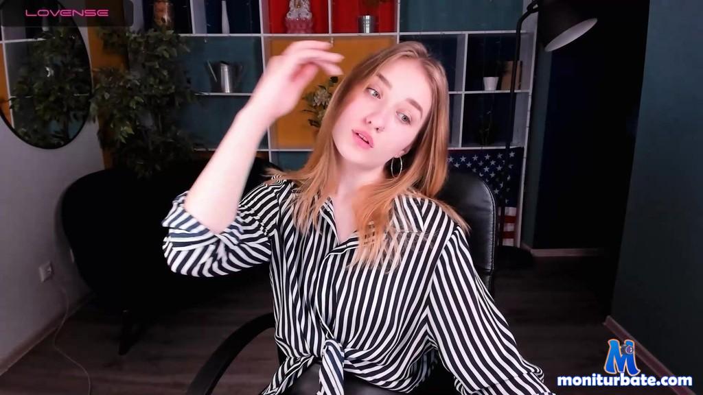paulinemalone camsoda livecam performer profile