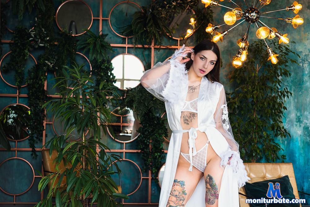 lottiewinter camsoda livecam performer profile