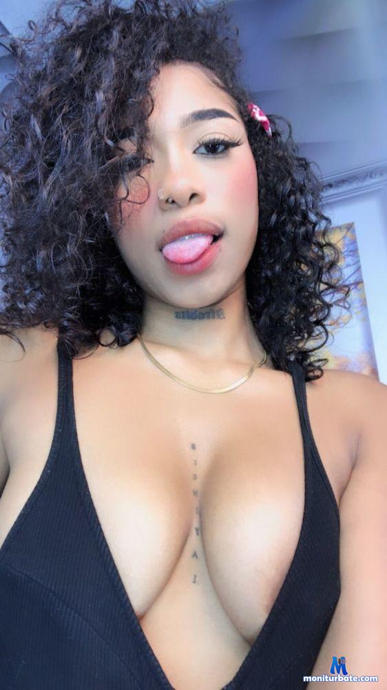 alexa-ebony camsoda livecam performer profile