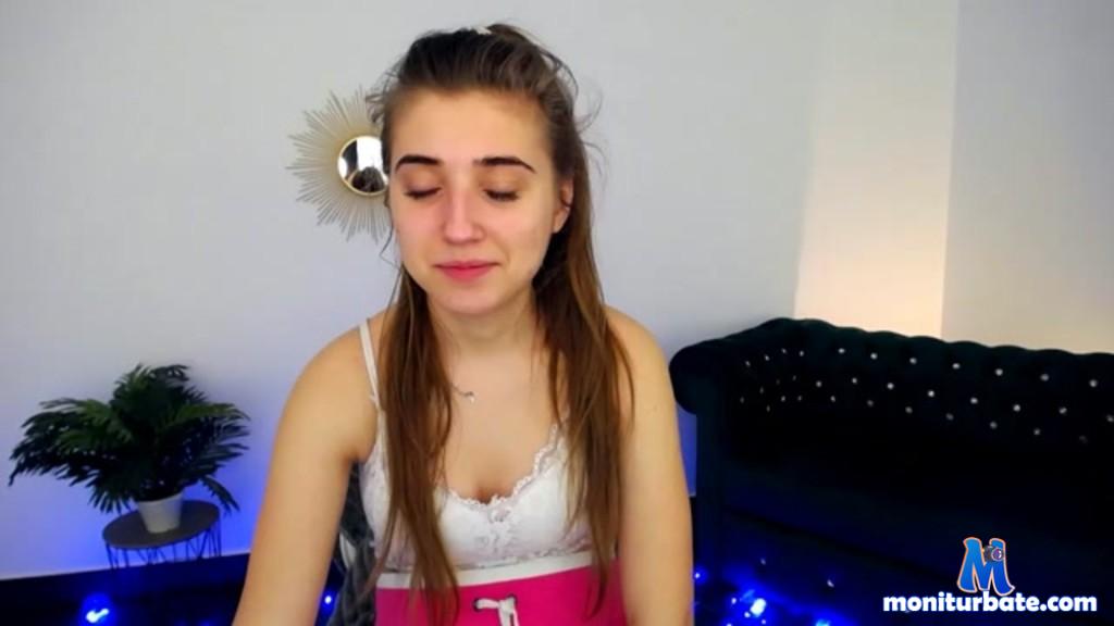 emmaholand camsoda livecam performer profile