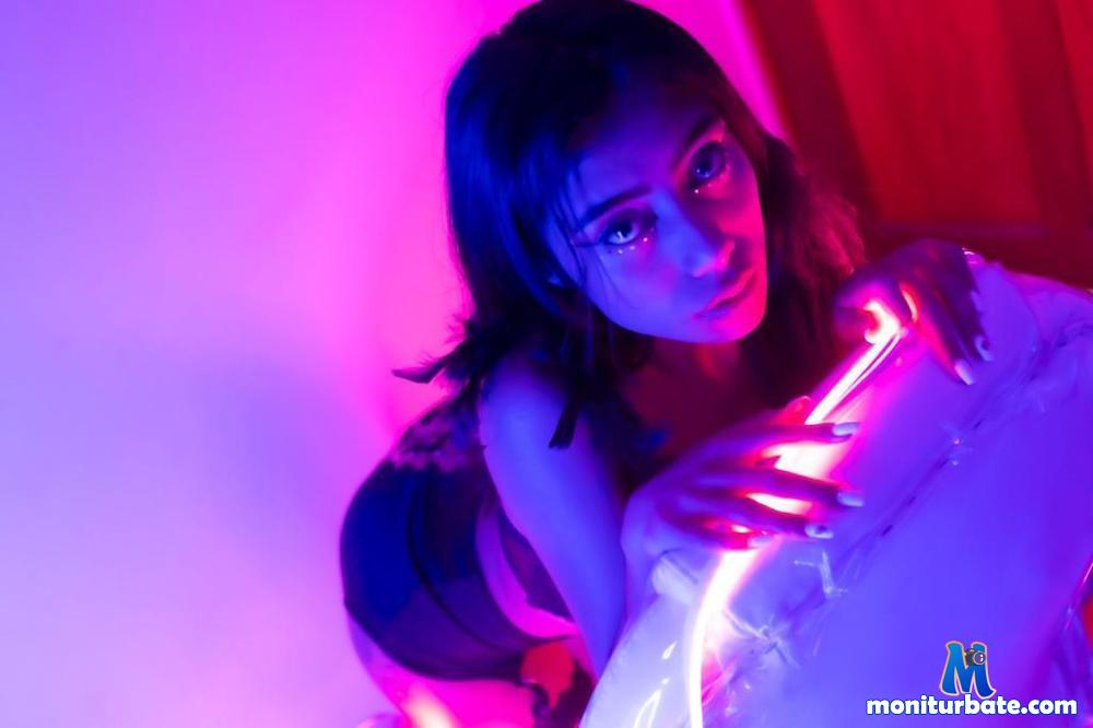 roxanne-64 camsoda livecam performer profile