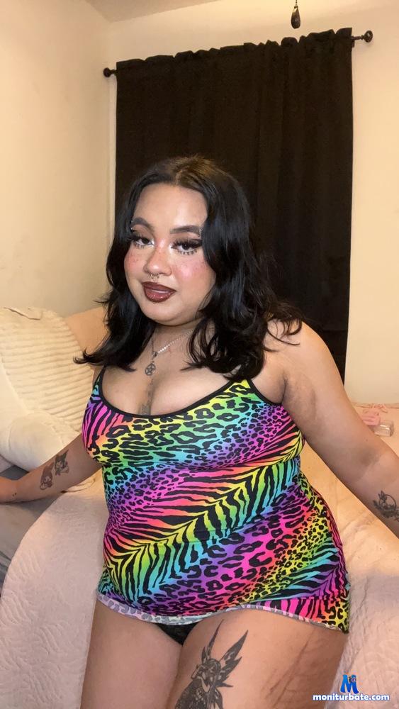 lucianaaa camsoda livecam performer profile