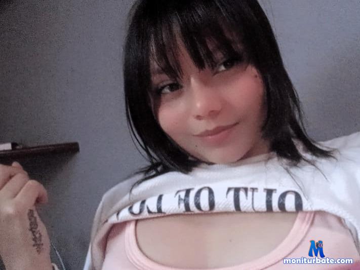 coralsuarez camsoda livecam performer profile