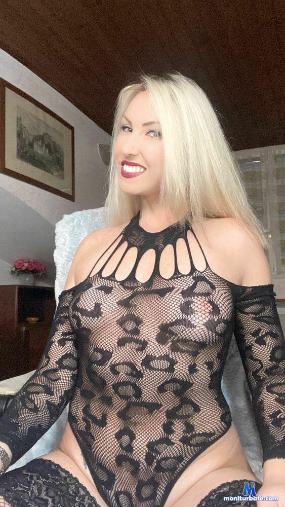 melaniegriff camsoda livecam performer profile