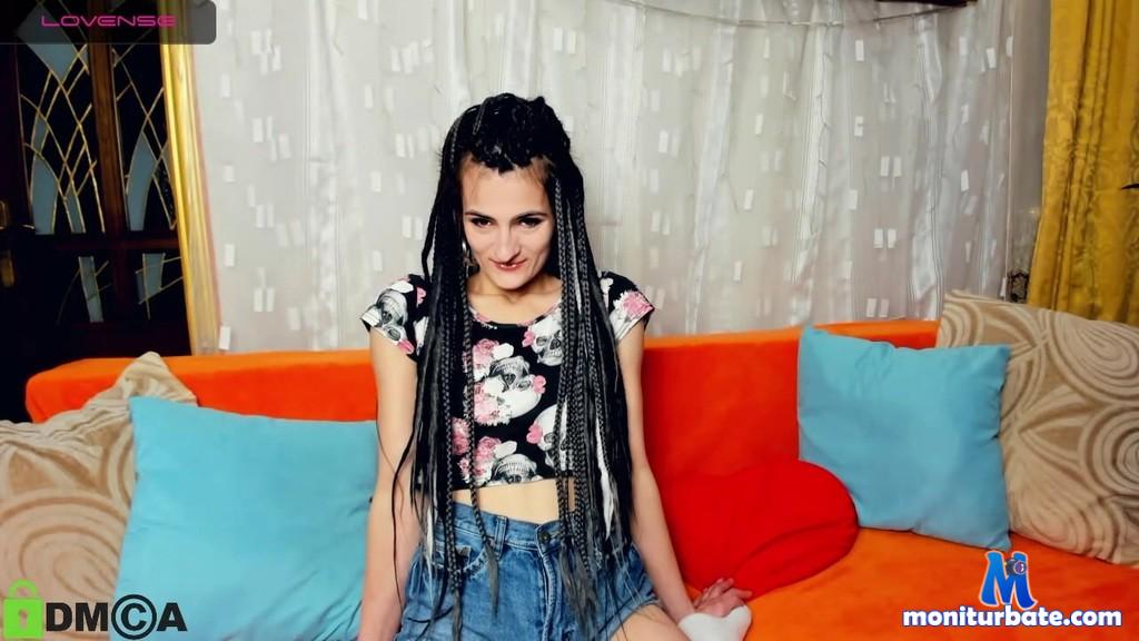 amyberrys Camsoda performer curvy brunette feet toys shaved-pussy lovense dildo masturbation lush tranny