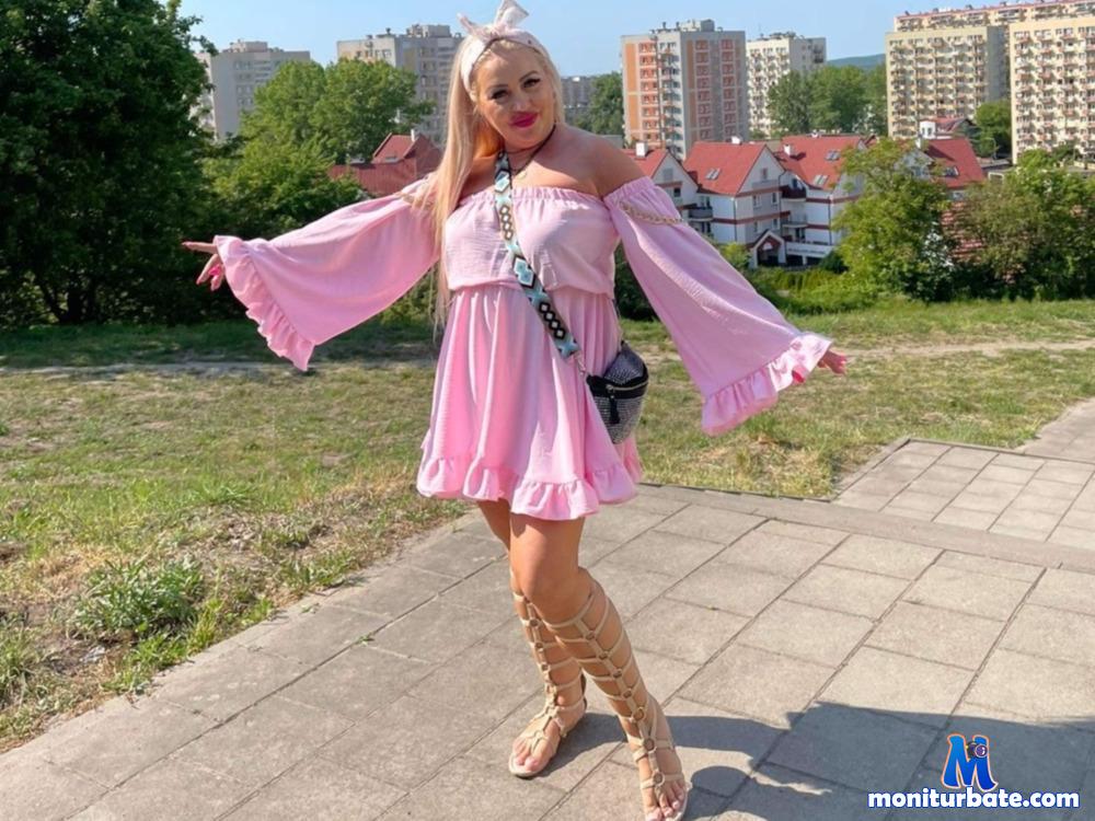 sadielux74 camsoda livecam performer profile