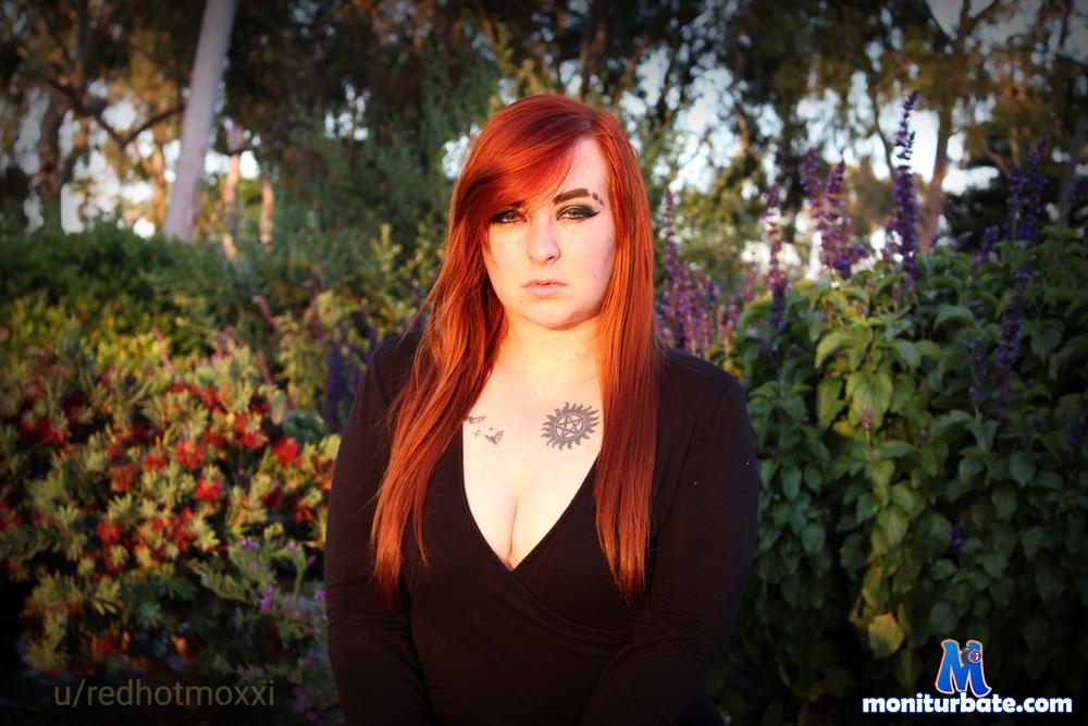 redhotmoxxi Camsoda performer 