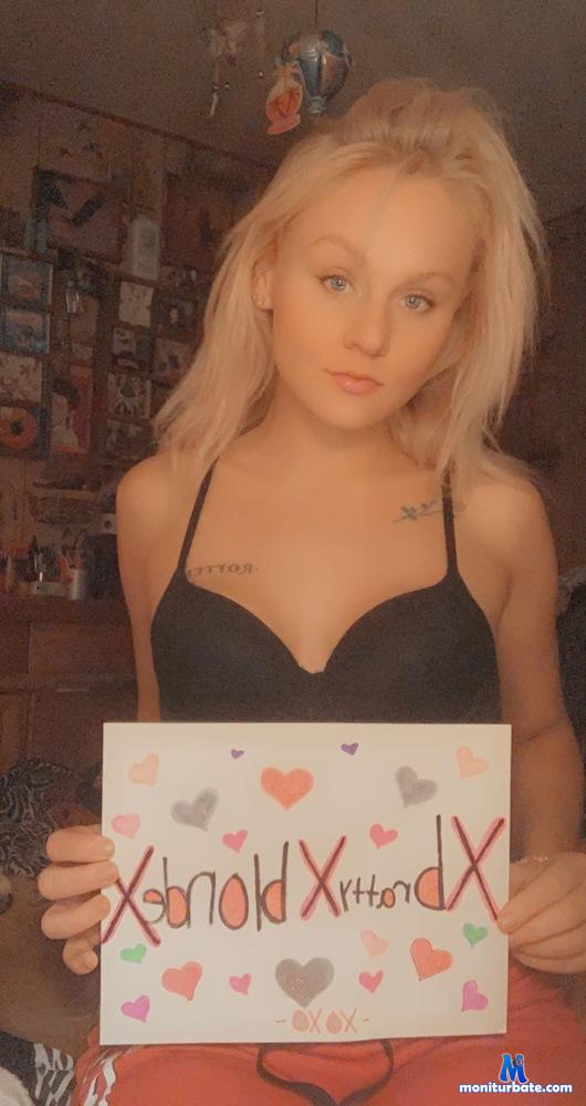 xbrattyxblondex camsoda livecam performer profile