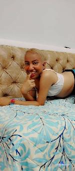 chikisloves18 Camsoda livecam show performer room profile