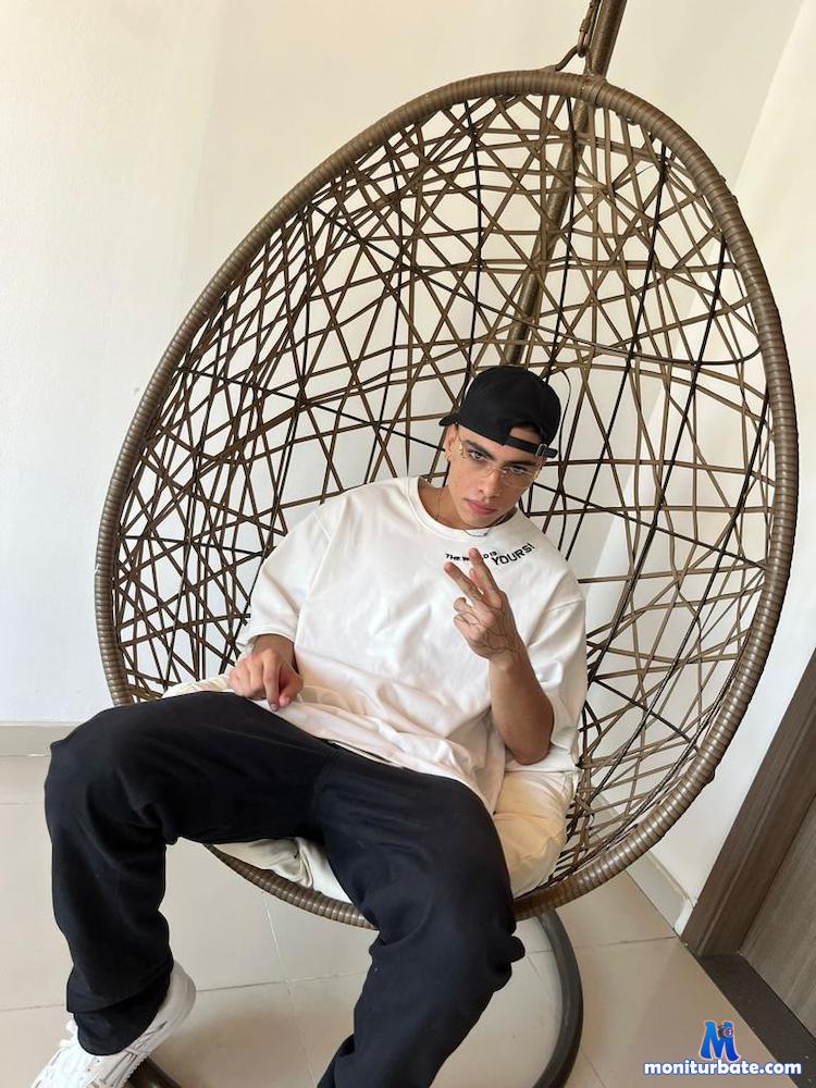 dominicsaenz camsoda livecam performer profile
