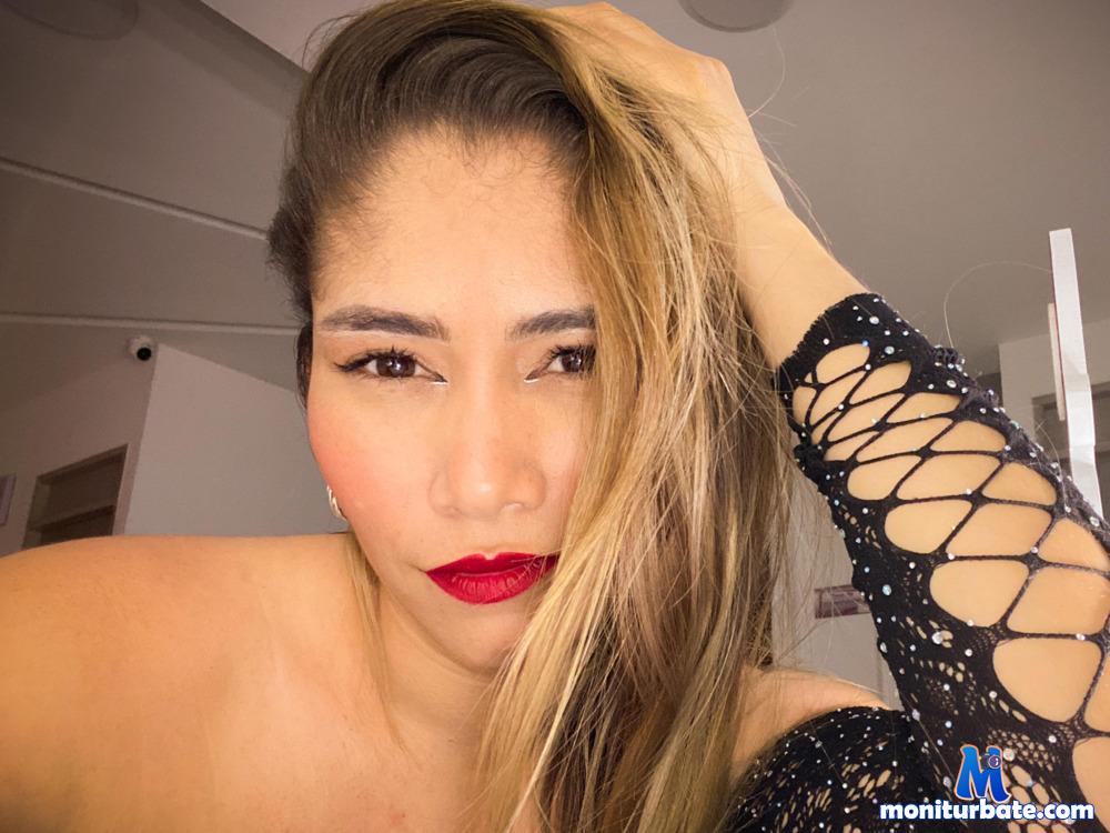 reina-horny69 camsoda livecam performer profile