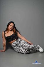 moniicamd Camsoda livecam show performer room profile