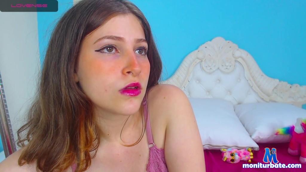 emmaastar camsoda livecam performer profile