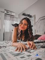luna-larzo Camsoda livecam show performer room profile