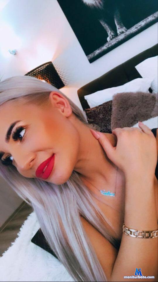 yourlenaispit camsoda livecam performer profile