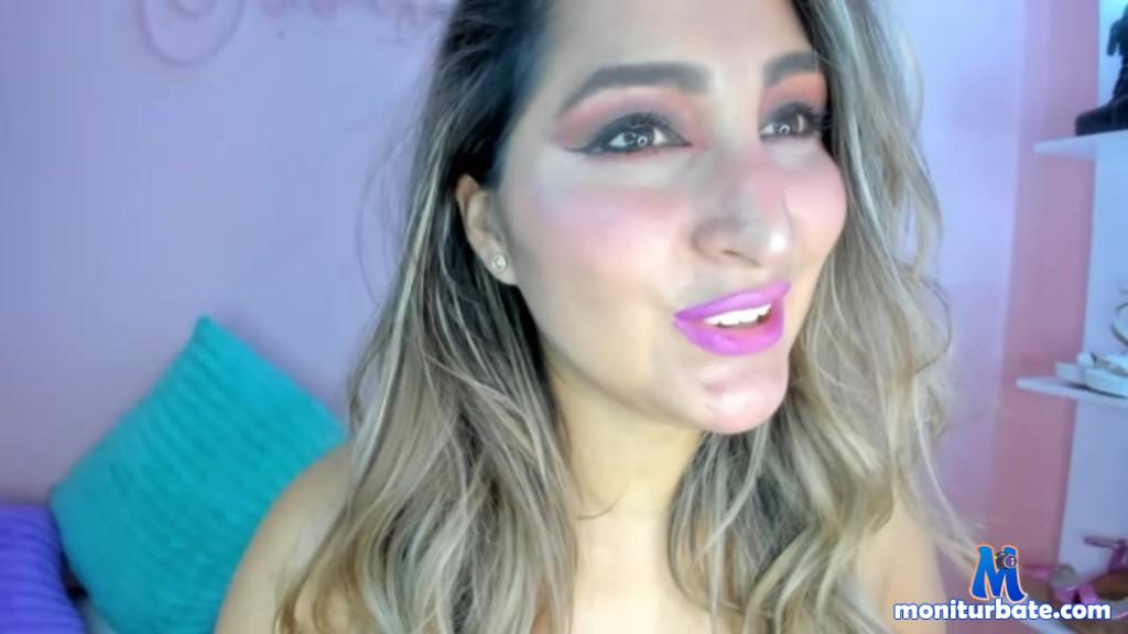 maiaconnor camsoda livecam performer profile