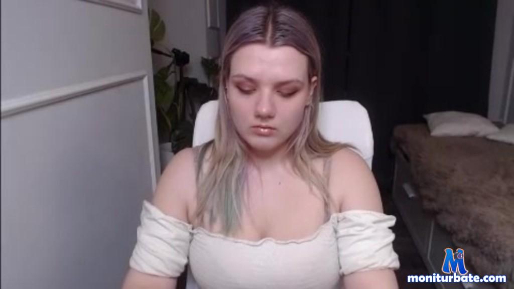 lily-cute camsoda livecam performer profile
