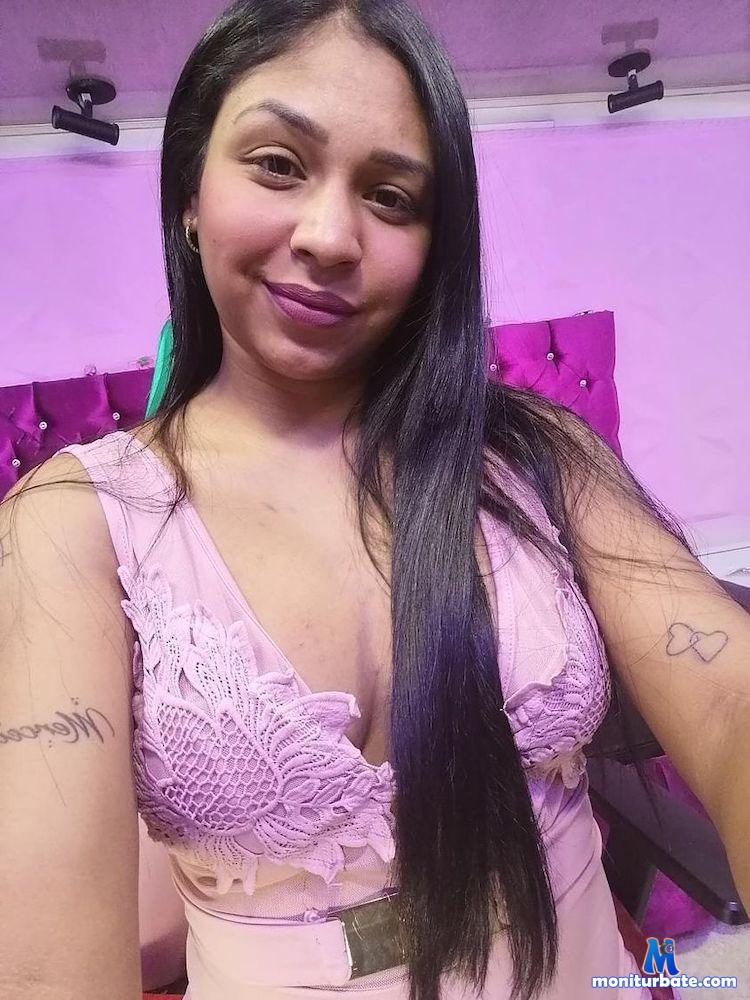 hellenplayfull camsoda livecam performer profile