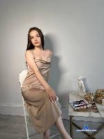 flora-true Camsoda livecam show performer room profile