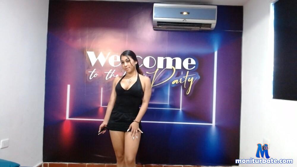 room-13 camsoda livecam performer profile