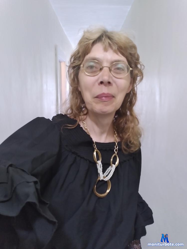 shirleymilfslut Camsoda performer 
