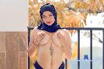 aneesadarzi Camsoda livecam show performer room profile