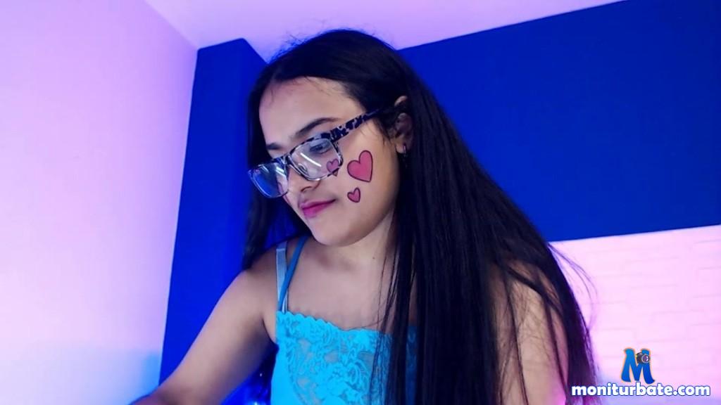 ainoapalma Camsoda performer latina big-tits curvy feet fetish toys masturbation teen lush amateur blackhair